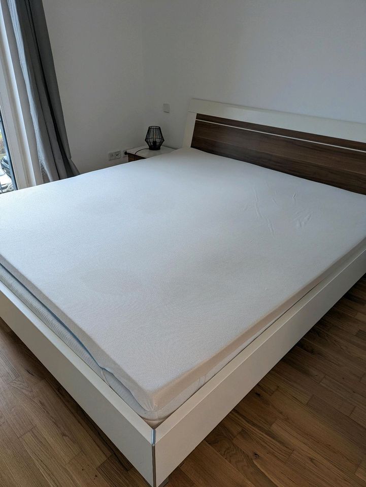 Bett von Möbel Kraft 180x200cm mit Matratze in Berlin