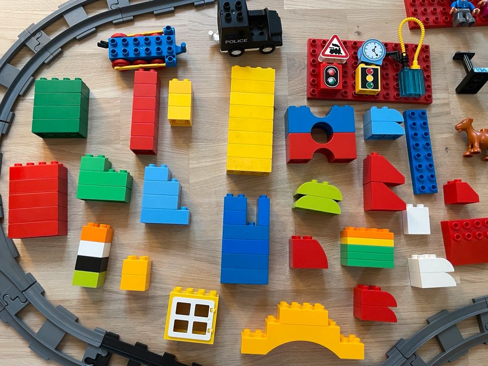 Lego Duplo Eisenbahn 10507 + Schienenset 10506 in Velten