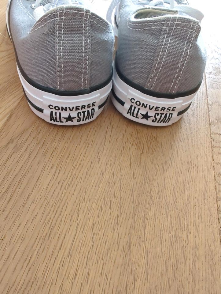 Converse Schuhe Grau NEU Gr. 35 in Montabaur