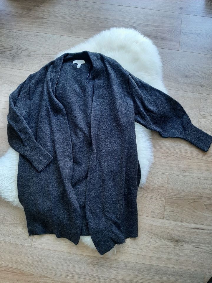 Neuer weicher H&M Cardigan/ Strickjacke grau 36/S in Bremen