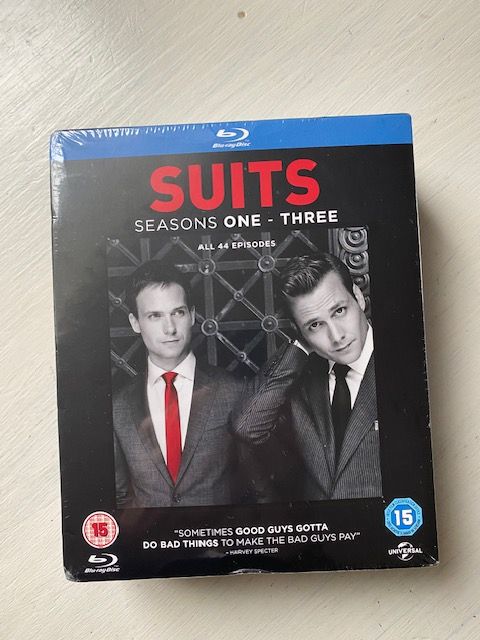 Suits - Seasons one - three Blu-ray Disc in Trogen