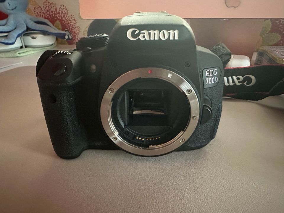 Canon EOS 700D DSLR Digital Spiegelreflexkamera mit viel Zubehör in Malsch