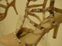 LACKLEDER-PUMPS/ HIGH HEELS IN CARAMEL MIT SILBERSPIKES, GR. 39 Düsseldorf - Oberbilk Vorschau