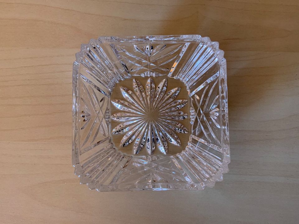 Kristallschale mit Deckel / Zuckerschale, Bleikristallglas in Oldenburg