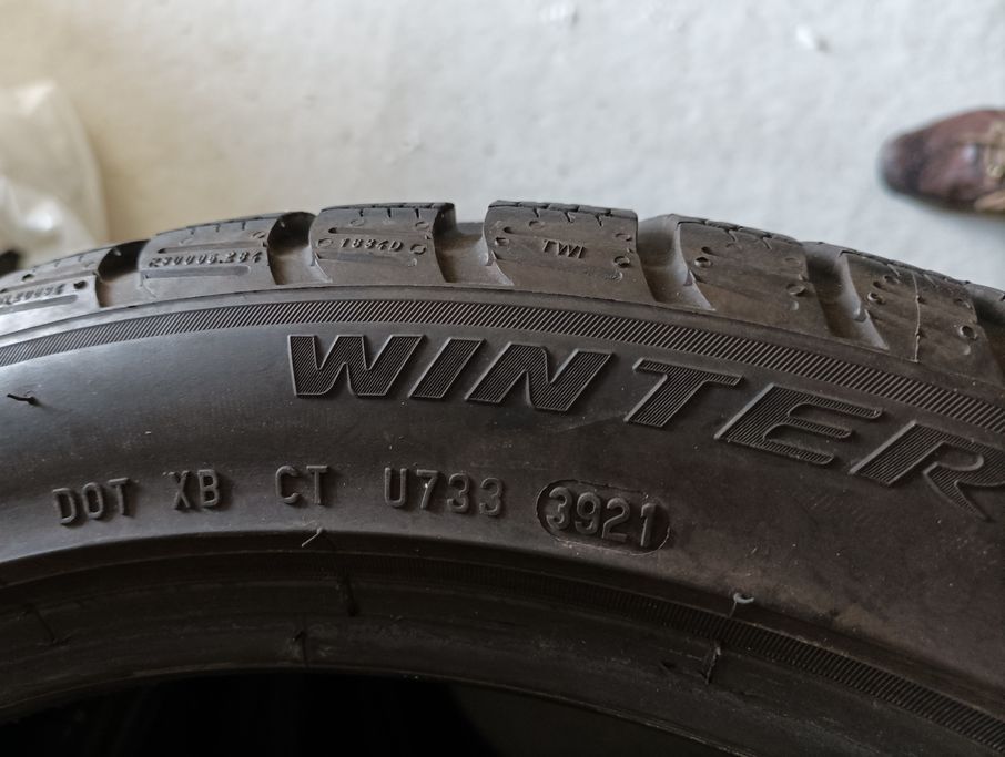 4 Pirelli Winterreifen 215/45R17 91H 6-7mm DOT 2021 in Bad Liebenwerda