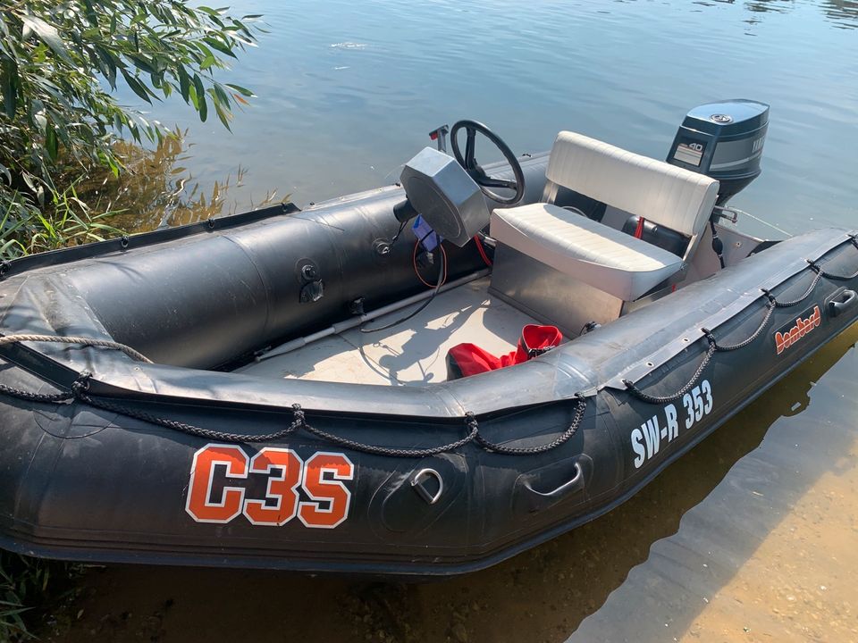 Zodiac Bombard C3S Festrumpf Schlauchboot Yamaha 40PS mit Trailer in Sand a. Main