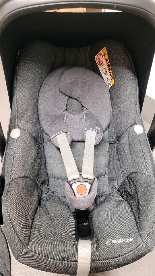 Maxi Cosi Pebble Babysafe + FamilyFix Stadtion Frottee Bezug Baby in Weil am Rhein