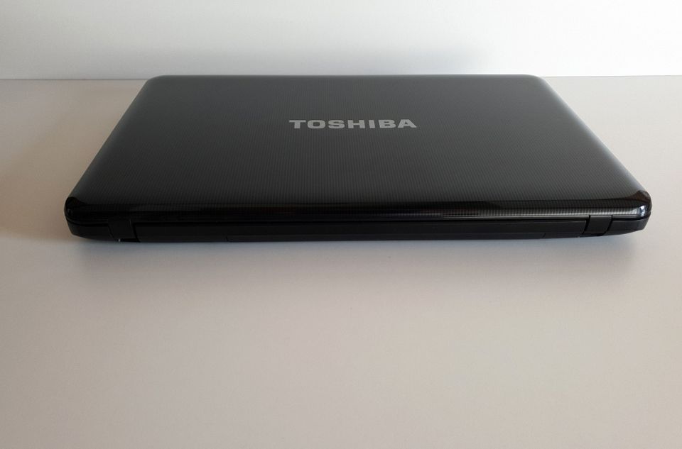 Toshiba Notebook Laptop, 512GB SSD, 8GB RAM, Win10, Office 2021 in Neuwied