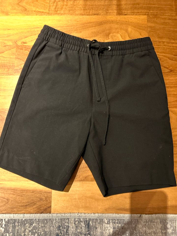 H&M Stoffhose Short mit Zugband in Altdorf