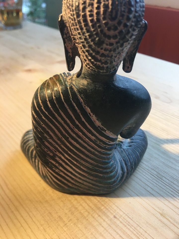 schwerer Buddha aus Metall in Stutensee