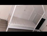 Weißes Hausbett mit Tafel, Bettkasten & rausfall Gitter Hessen - Wiesbaden Vorschau