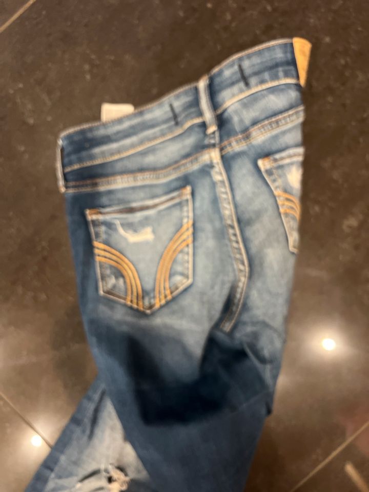 Hollister Jeans in Schwalbach