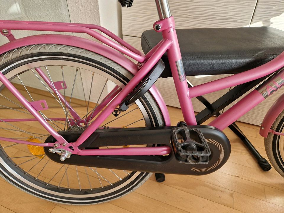 Alpina Holland Fahrrad rosa Mädchen 22er in Ratingen