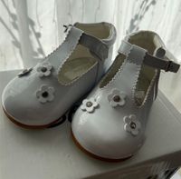 Babyschuhe * Taufe * Weiß * Lack * neu * 11cm * Originalkarton Nordrhein-Westfalen - Wiehl Vorschau