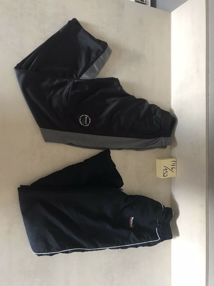 2 x Rodeo Sporthose, Jogginghose, Pullover Gr. 146 / 152 in Böklund