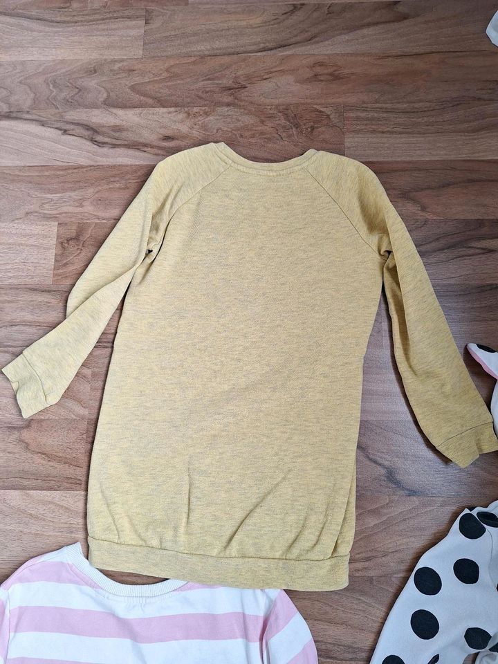 H&M Mädchen Pullover 134 140 in Alzenau