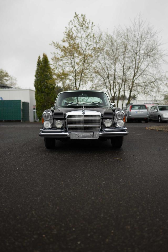 Mercedes-Benz W111 280 SE Coupé (1970), Flachkühler in Vettelschoß