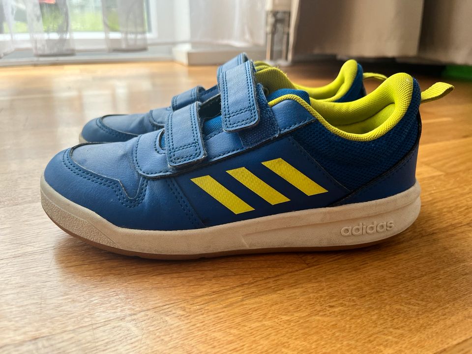 Adidas Sneaker Kinder Gr. 35 sehr guter Zustand in Düsseldorf