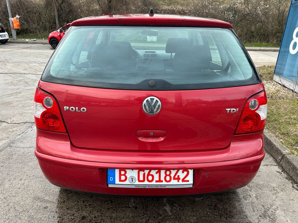 VW Polo 9N 1.4l-75PS Cricket 5-trg. Klima el. FH Sitzhzg. PDC hi. in Berlin