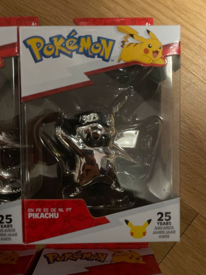 Kanto Sammelfiguren Jubiläum/Unausgepackt Pokemon in Augsburg