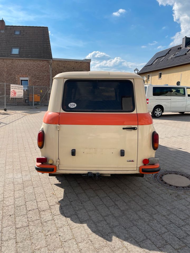 Barkas B1000 Fensterbus in Magdeburg