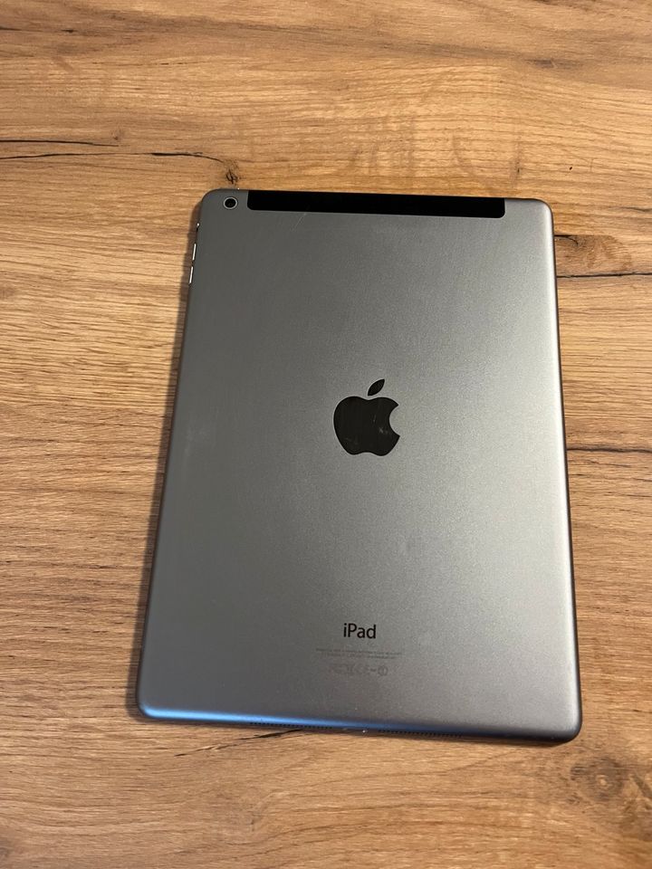 IPad Air Spacegrau in Freiberg