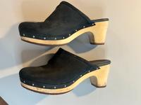 Ugg Clogs Gr. 39 schwarz Leder und Holz Sachsen-Anhalt - Halle Vorschau