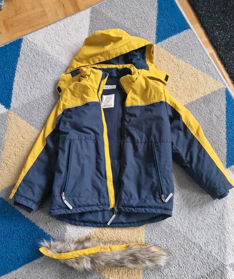 Winterjacke Größe 122 H&M in Friedrichshafen