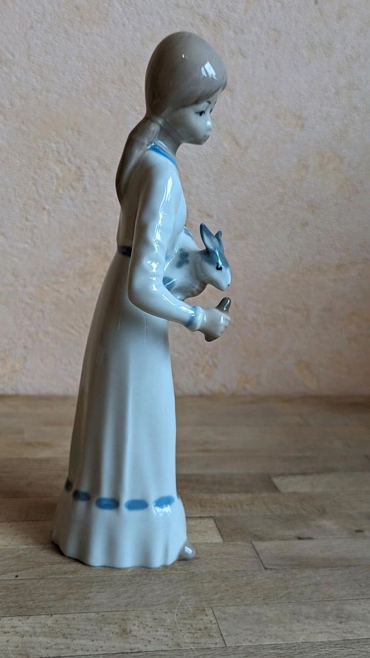 Casades Porzellanfigur Deko Vintage alt Hase Mädchen in Barnstorf