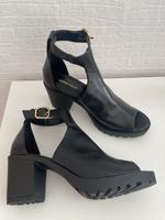 Heels schwarz 39 nagelneu Hoch Sandalen Nordrhein-Westfalen - Paderborn Vorschau