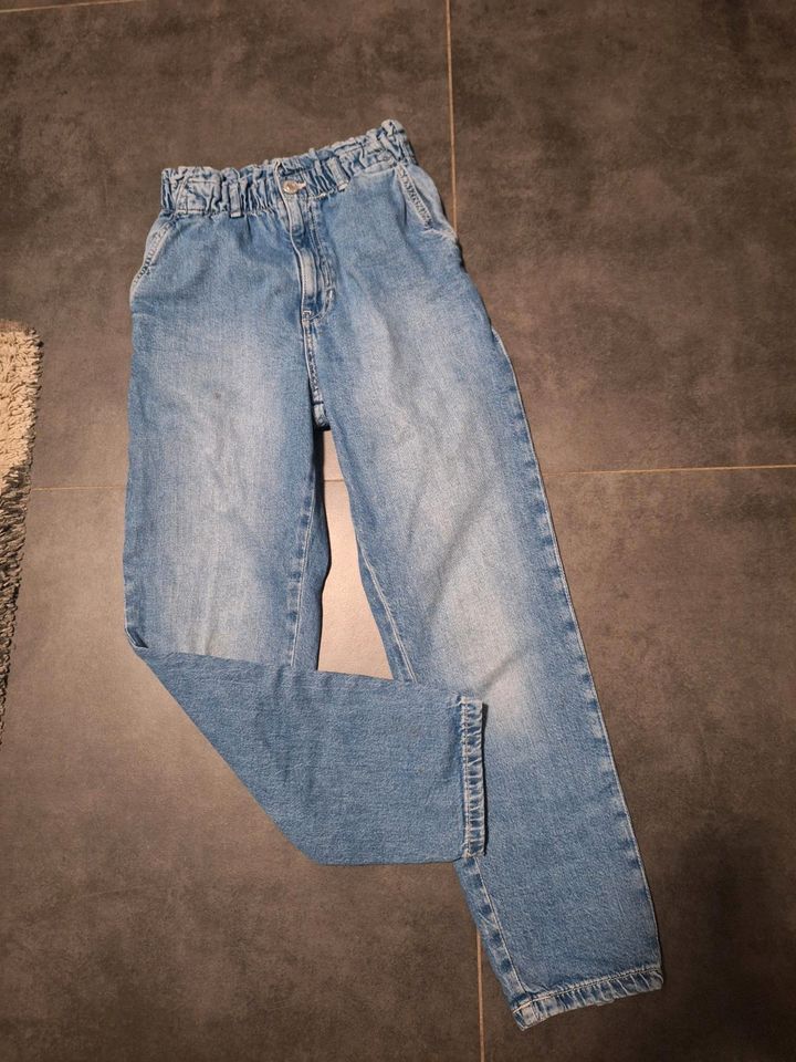 H&M Relax high Waist Jeans Mädchen 152 Hose in Pirmasens