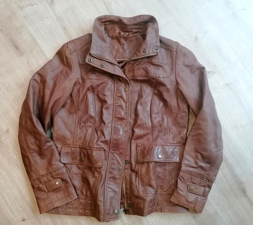 C&A Damen Lederjacke Gr. 40 braun wie neu in Menden