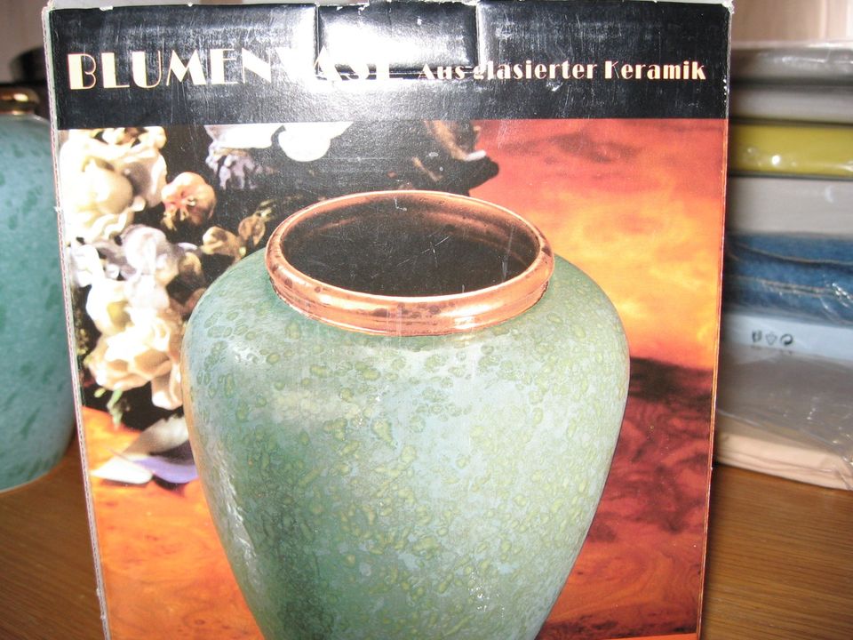 Blumenvase aus glasierter Keramik NEU und unbenutzt in OVP in Erlenbach