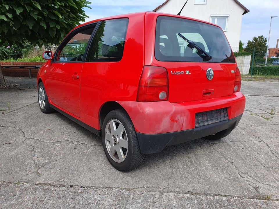 VW Lupo 3L 1.2 TDI rot in Oebisfelde-Weferlingen