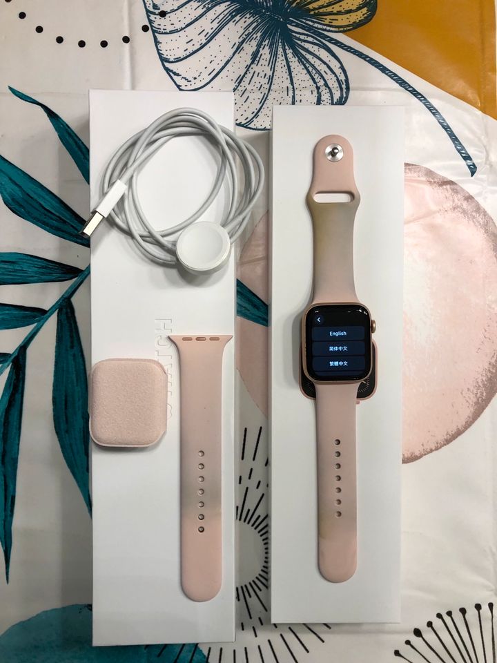 Apple Watch Series 5 44mm Rose Gold GPS+Cellular in Eberstadt