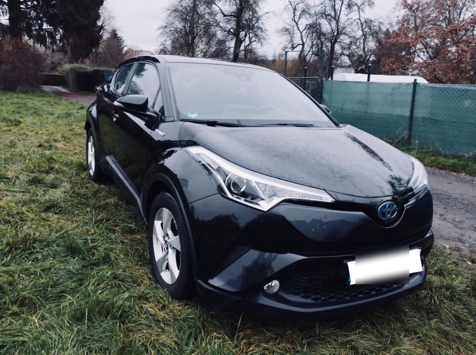 Toyota C-HR Hybrid Style - Top Ausstattung - EZ 03/2019 in Gießen