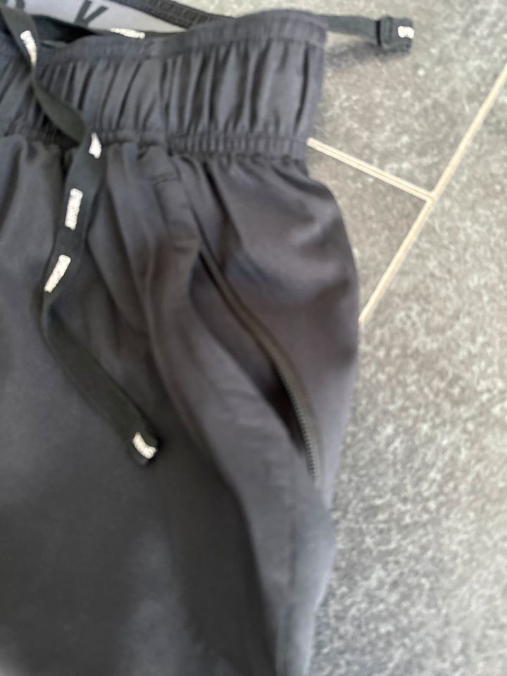 Gymshark 2 in 1 Shorts 5“ Größe M im schwarz in Hachenburg