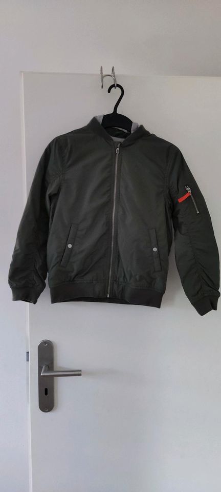 H&M Pilotenjacke Bomberjacke Gr. 140 *Neu* in Bönningstedt