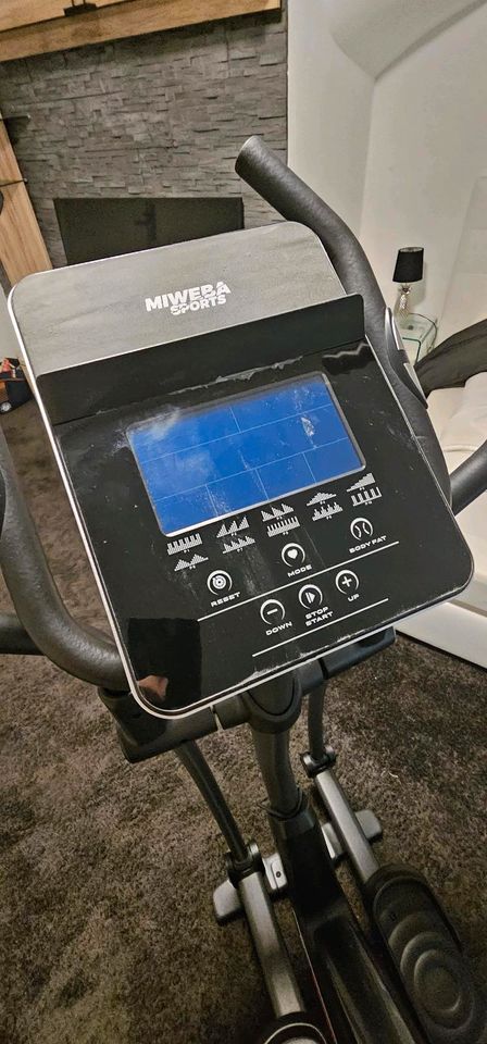 Crosstrainer MC400 Miweba Sports 27 kg App Pulsmesser in Gundelsheim