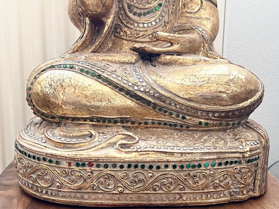 Wunderschöner Holzbuddha mit Blattgold aus Thailand. 46cm in Neufahrn