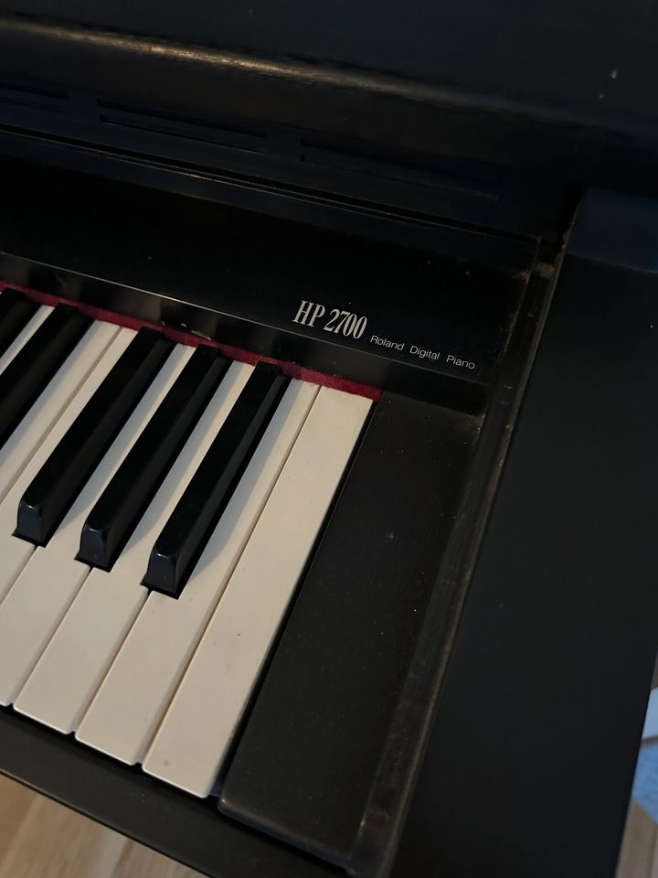 Roland Digital Piano HP 2700 mit gewichteter Tastatur in Bestensee