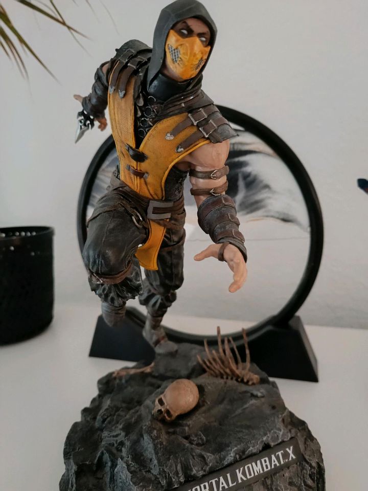 Mortal Kombat X Scorpion Figur, Statue, Collector Edition, Comic in Schwerin