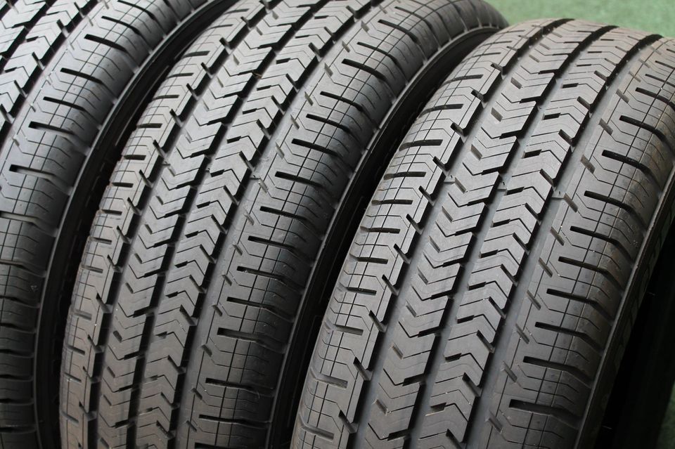 wie Neu 2x Michelin Agilis 215/60 R17C 104/102H Sommer DEMO DOT23 in Lützen Dehlitz