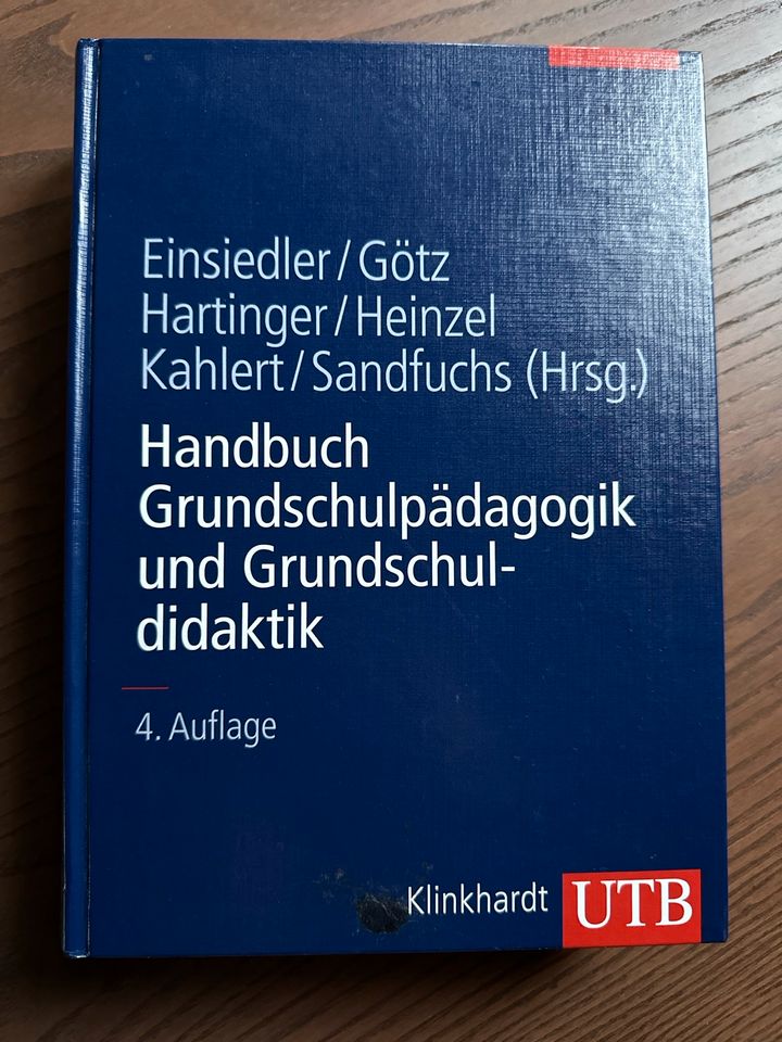 Handbuch Grundschulpädagogik und -didaktik in Köditz