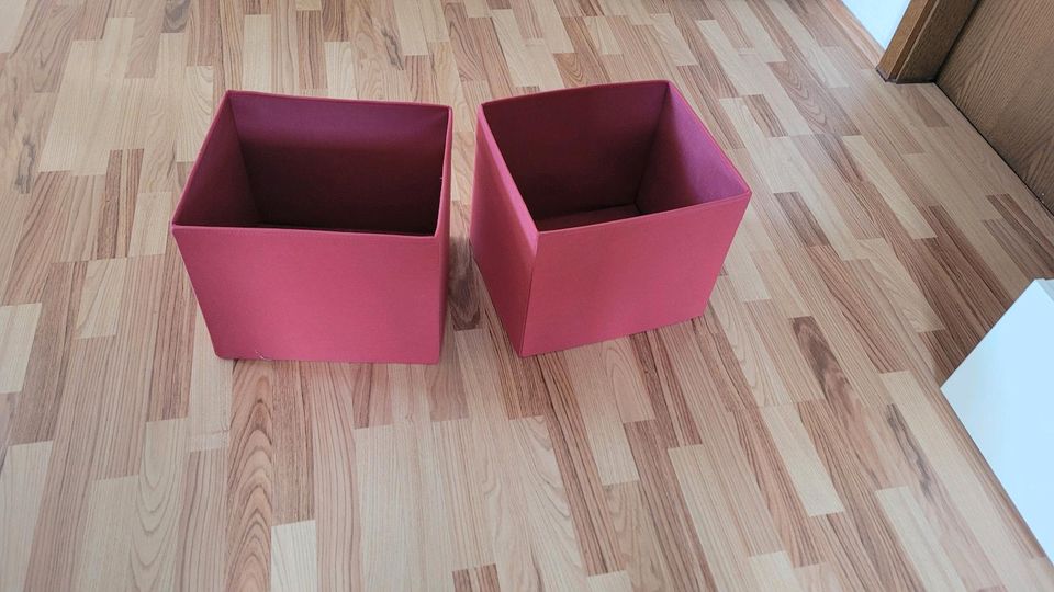 2 Ikea Boxen in dunkelpink in Leubsdorf