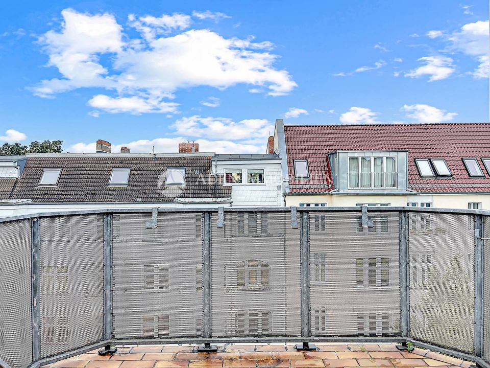 * Dachgeschosswohnung mit Terrasse und Potenzial: 3 bis 4-Zimmer!* in Berlin