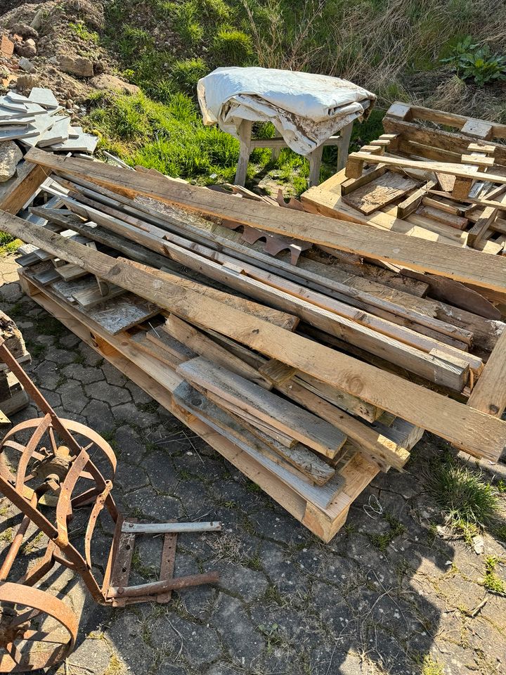 Holz vom Hausbau in Schopfloch