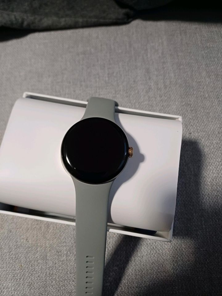 Google pixel Watch mit Rechnung in Aalen