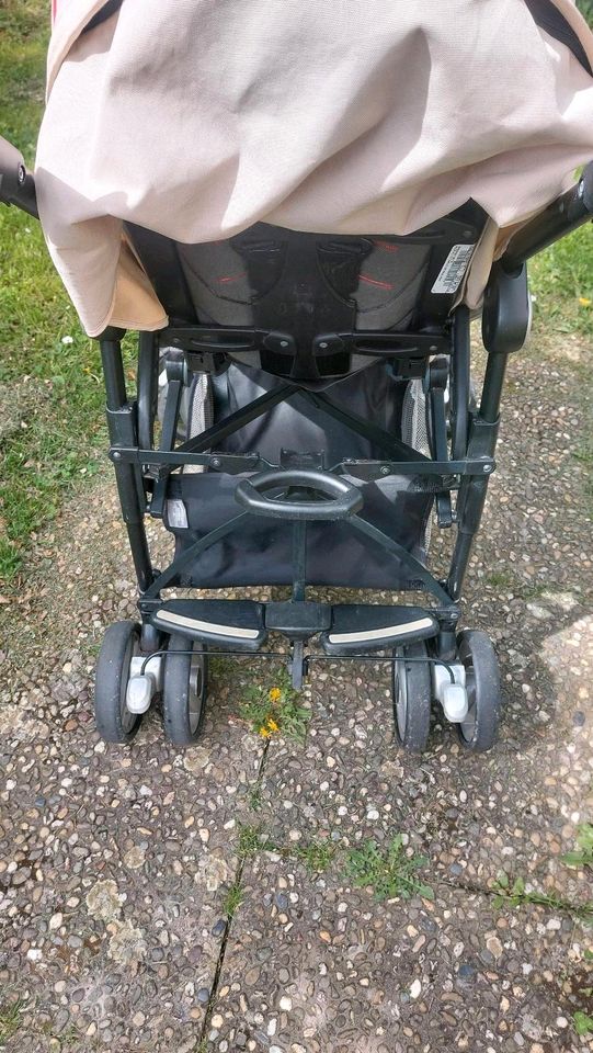 Buggy von Peg-Pérego Pliko P3 Compact mit passendem Regenverdeck in Friedberg (Hessen)