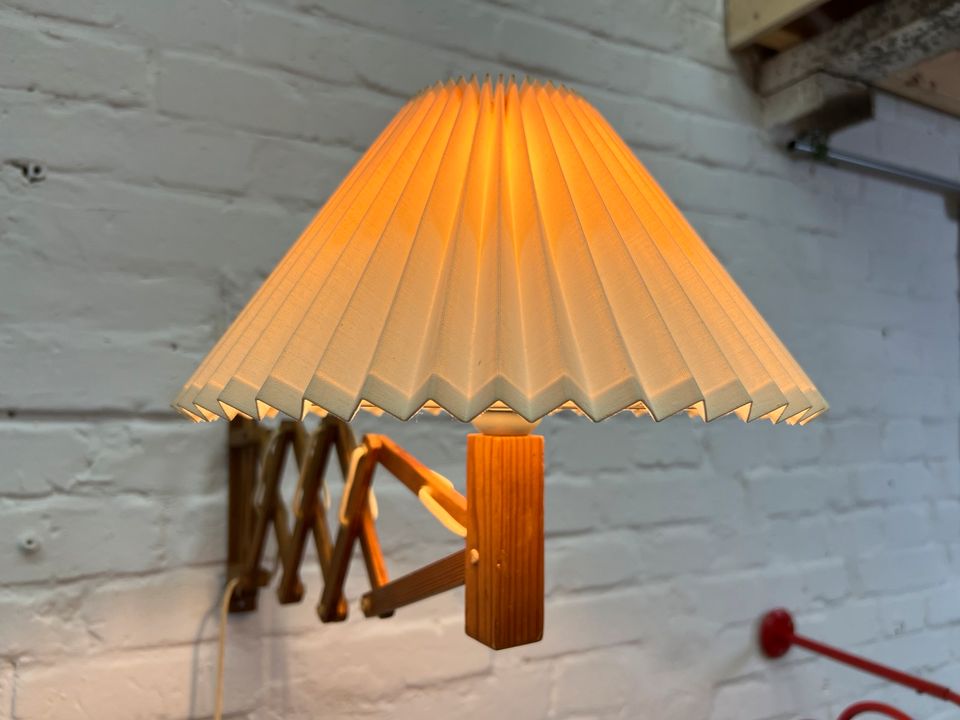 Scherenlampe Wandleuchte Holz Vintage Mid-Century Lampe in Berlin